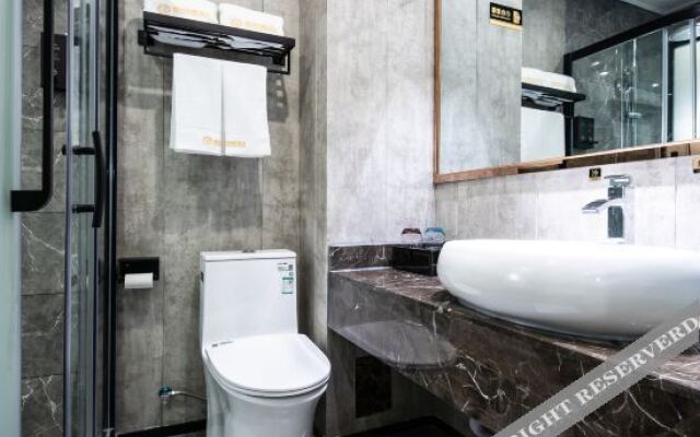 Aishang Light Luxury Hotel
