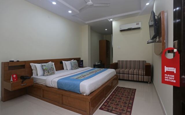 OYO 9565 Hotel New Shiv Murti