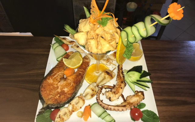 Hotel Aristocrat & Fish Restaurant