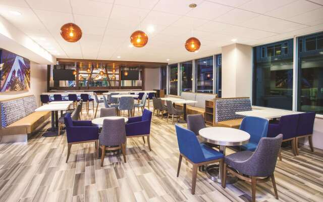 La Quinta Inn & Suites by Wyndham Chicago Downtown