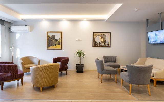 A Hotels & Suites