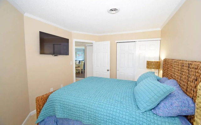 Harbour Island 401m 3 Bedroom Condo by RedAwning