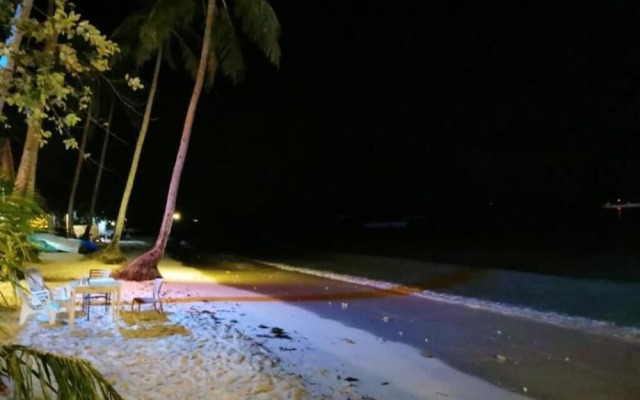 El Nido Beach Huts