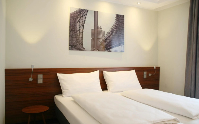 Augusten Hotel