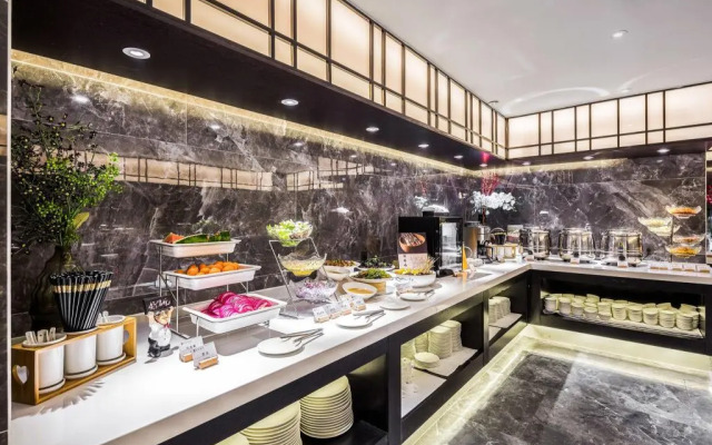 Western Royal Palace Hotel