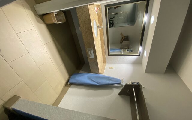 Super 8 by Wyndham Houston Hobby Airport South