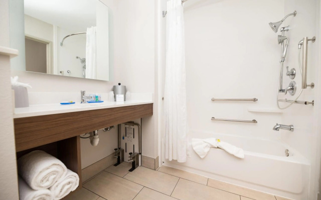 Holiday Inn Express Clinton by IHG