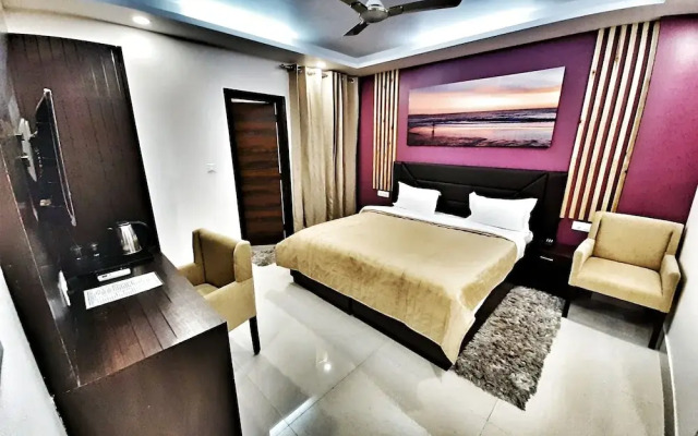 Hotel Aerocity Purple Orchid