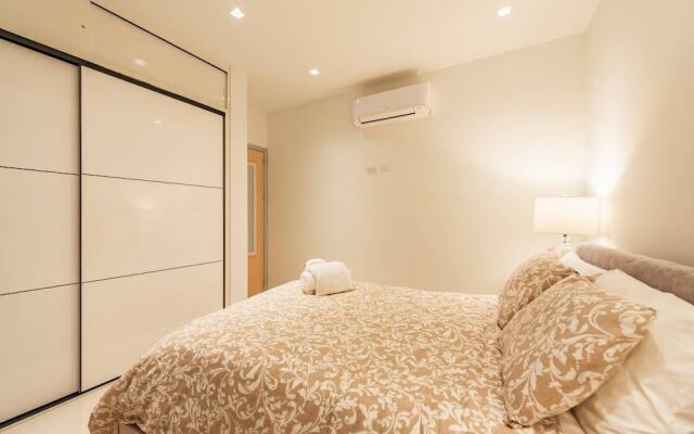 Waykiri Luxury Apartment, Unit A-13