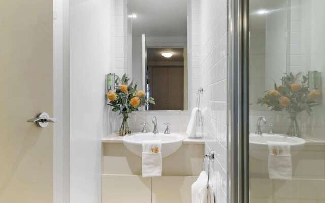 1-bedroom Unit in Classic Melbourne CBD Building!