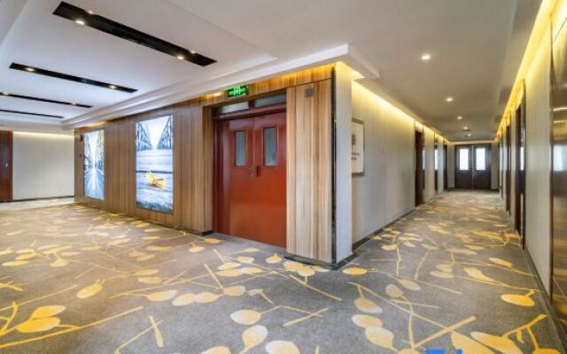 Zhengzhou University Institute of Technology Hotel