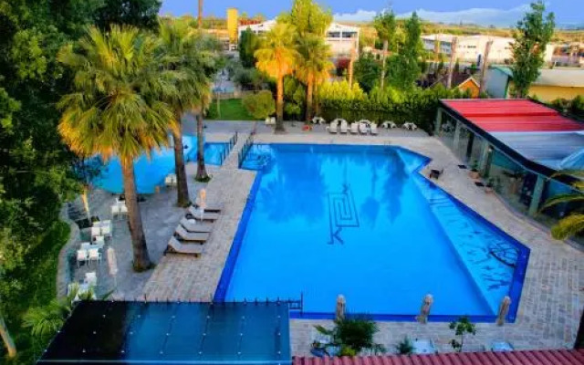 Corali Resort