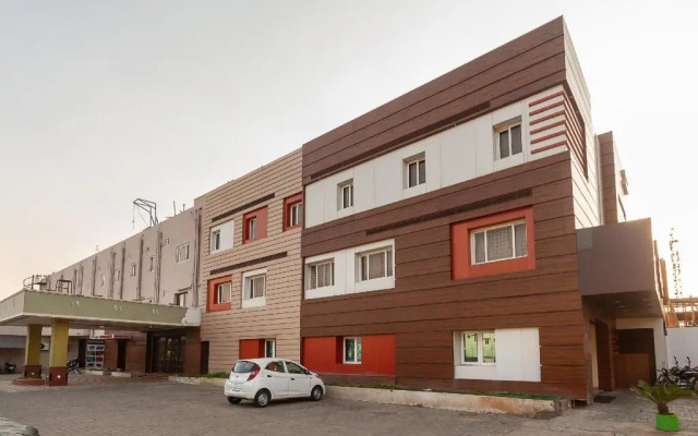 The Royal Park by OYO Rooms