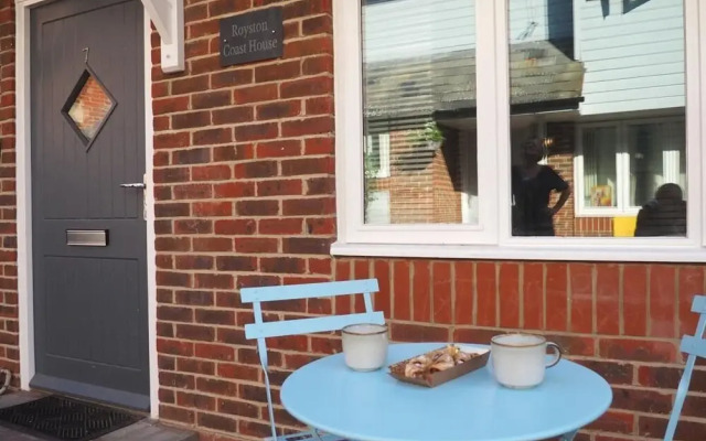 Beautiful 2BD Coastal Hideaway Central Worthing