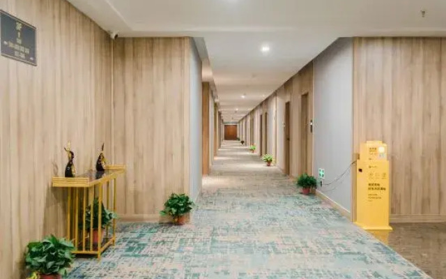 Tianjia Holiday Hotel (Nanjing Tianyin Avenue Metro Station Store)