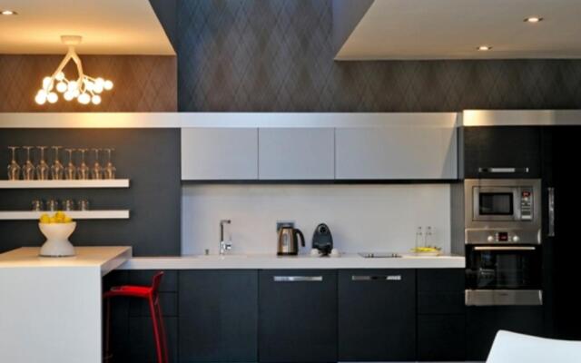 Vernazza Suites Hotel