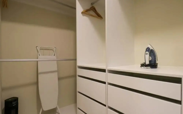 w Majestic 2BR w Comfy Balcony Near Kennedy Park