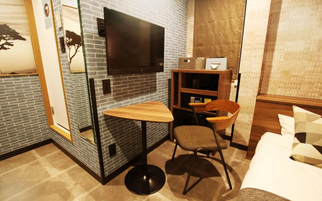 Under Railway Hotel Akihabara