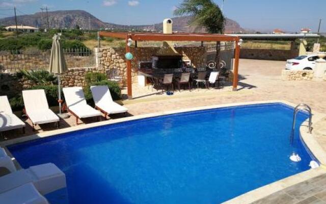 Sunshine Villa with Private Pool