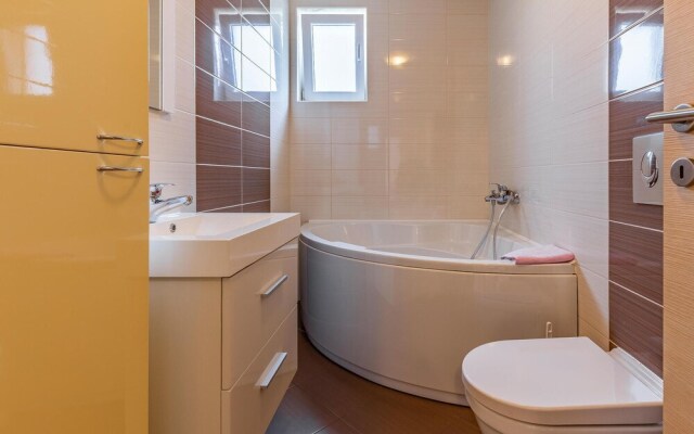 Amazing Home in Medulin With Wifi and 3 Bedrooms