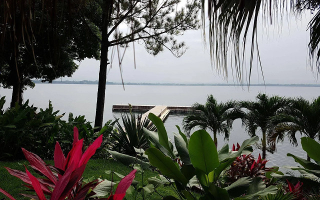 Banana Palms Hotel