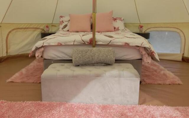 Log cabin retreat and luxury bell tent