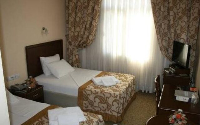 Kristal Hotel