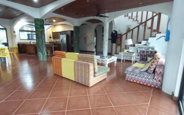 Casa Alice Surf Lodge - Hostel