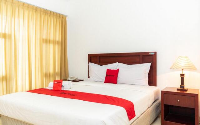 RedDoorz Plus Syariah near Java Supermall Semarang 2