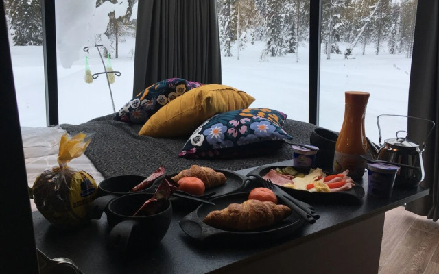 SnowLounge AuroraHut GlasIgloos IceHotel