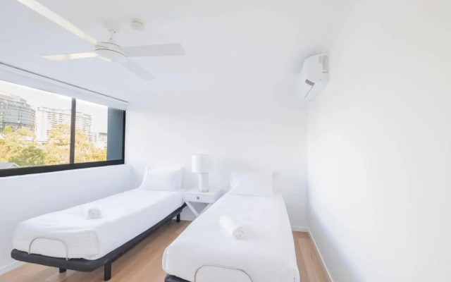 River Plaza Apartments