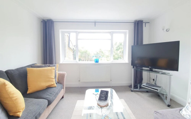 Lovely, Recently Renovated Maisonette in NW London