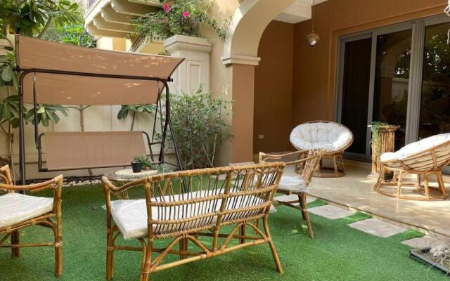Cheerful 4-bedroom Villa With Shared Pool