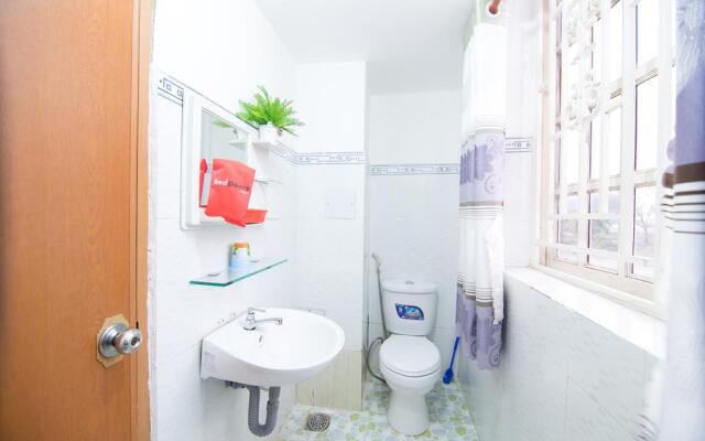 RedDoorz near Tan Son Nhat Airport 3