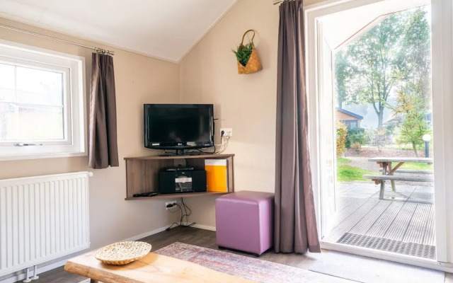 Comfortable Chalet Near Park De Veluwe