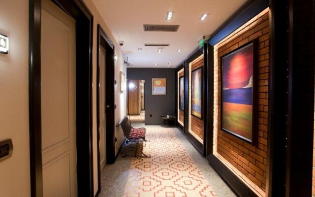 Solun's Riversides Room
