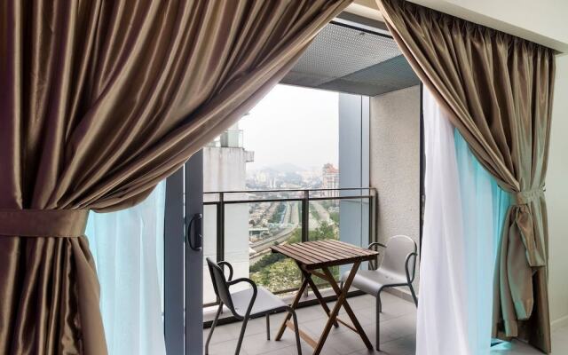 Bright 2BR Condo for 5 W/kl City View