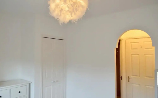 Modern And Central Flat In Roseburn Area