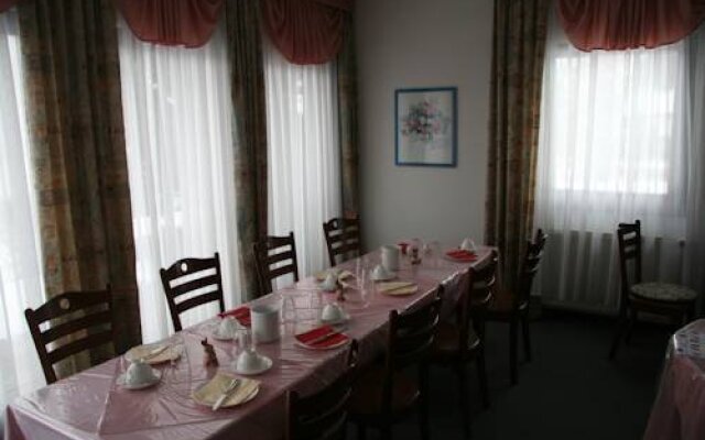 Hotel Und Pension Le Petit