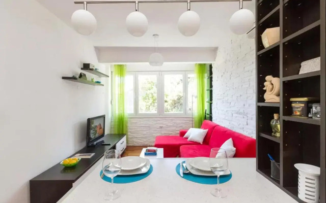Apartment Put Meja