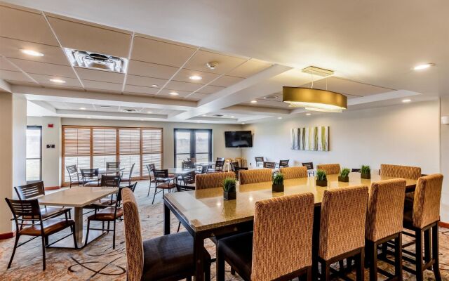 Holiday Inn Express & Suites Cedar Falls - Waterloo by IHG