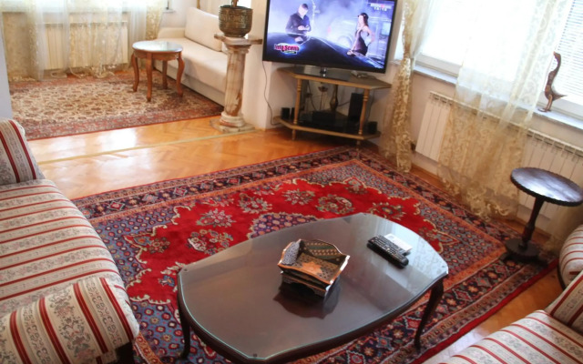 Downtown Green Oasis Apartments