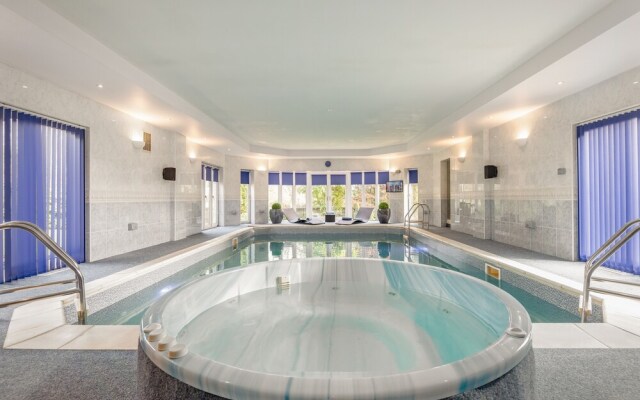 Luxury 6 Bed House With Pool