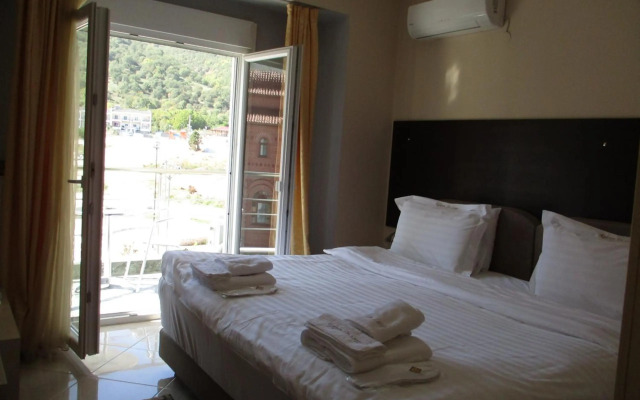 Kyknos De Luxe Suites & Rooms