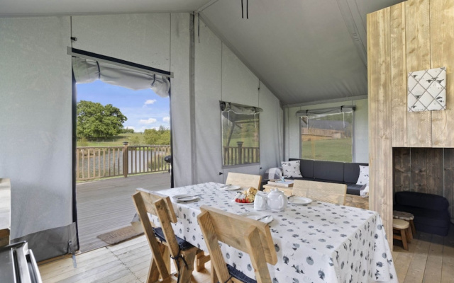 Safari Tent by Hertford Lake With Hot Tub