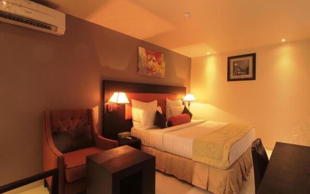 Oakspring Hotel & Luxury Suites