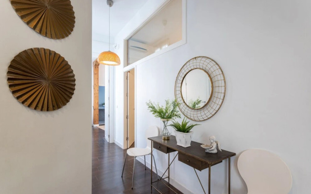 3 Bd Apartment With Balconies Next to Larios Street. Larios