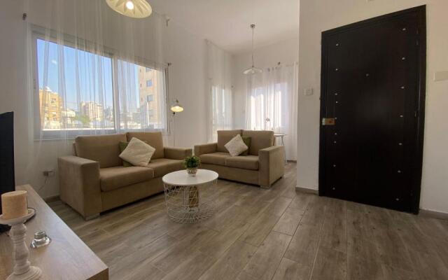 Modern Apartment Valentino GL144