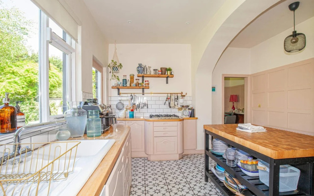 Charming 3BD Oasis 3 Min Walk From Beach Front!