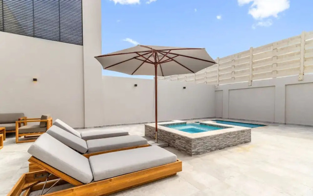NEW Lux 4BR Villa w Private Pool Walk to Beach